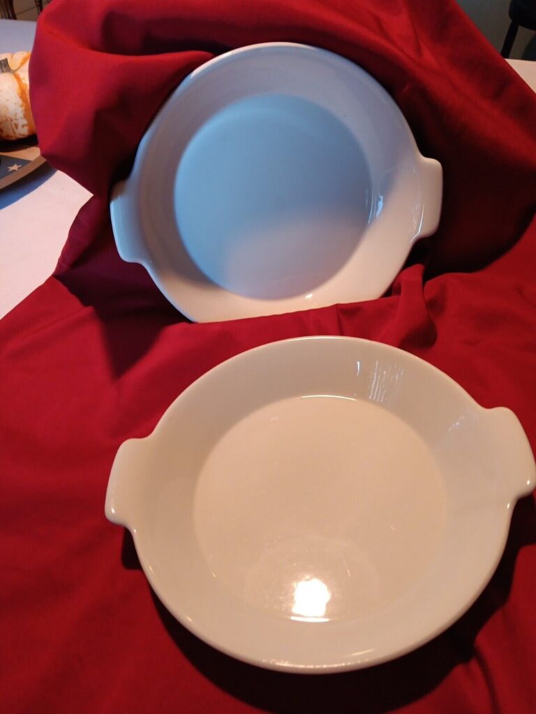 Read more about the article VTG SET 2 ARABIA FINLAND ARCTICA AU GRATIN DISHES ROUND HANDLED WHITE CASSEROLE