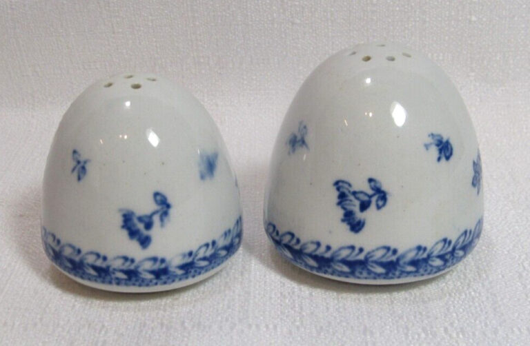 Read more about the article ARABIA of Finland Vintage FINN FLOWER BLUE Salt and Pepper Shaker GC