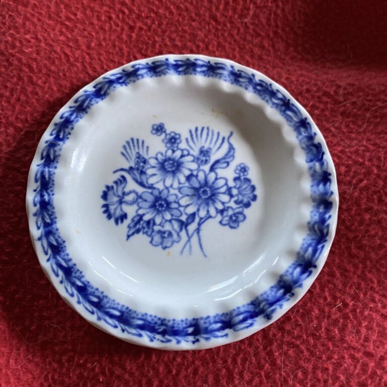 Read more about the article Arabia of Finland Finn Flower Blue  Bread and Butter Plate #23