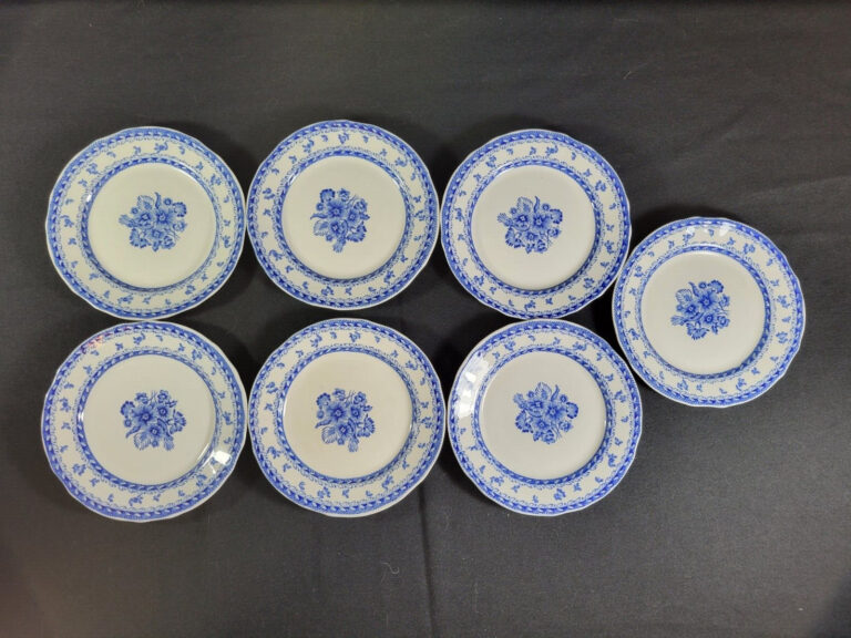 Read more about the article Set of 7 Arabia Finland Blue and White Dessert Bread Plates Finn Flower 6”