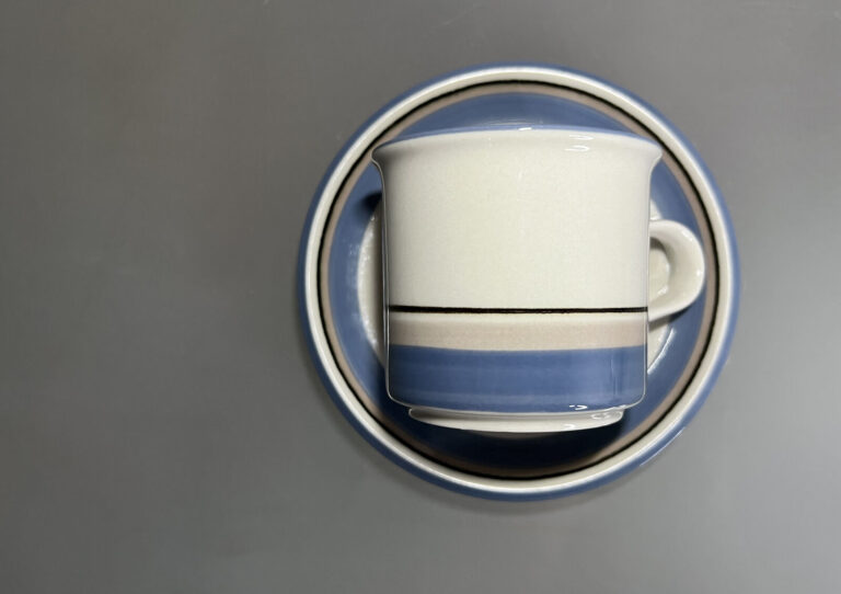 Read more about the article Arabia Uhtua Coffee Cup Set (Short) by Inkeri Leivo