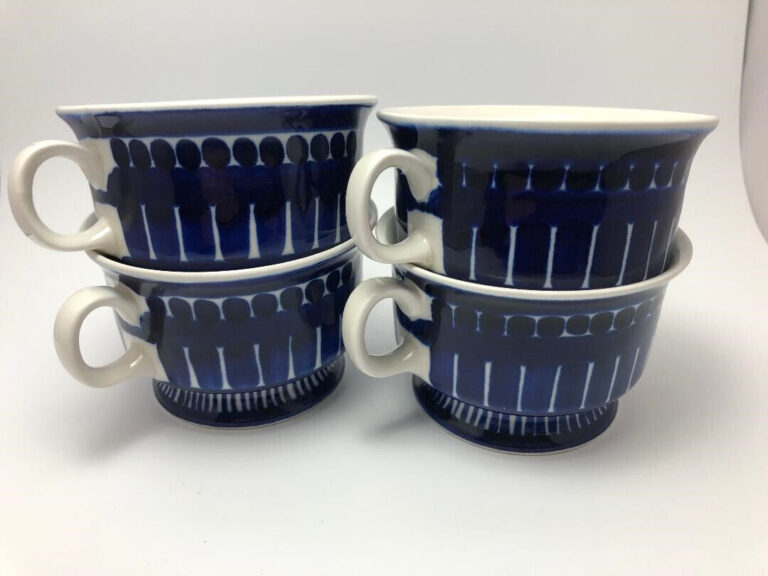 Read more about the article Arabia Finland Valencia Footed Coffee Tea Cups Vintage Blue and White Set of 4