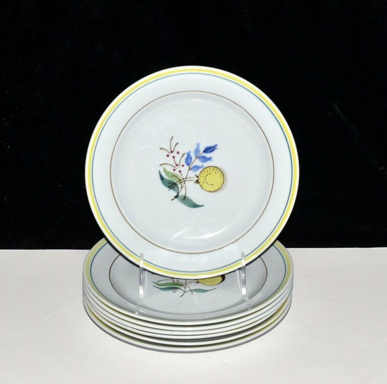 Read more about the article Arabia Finland Windflower * 7 SALAD PLATES * 7 5/8″  Fair Condition