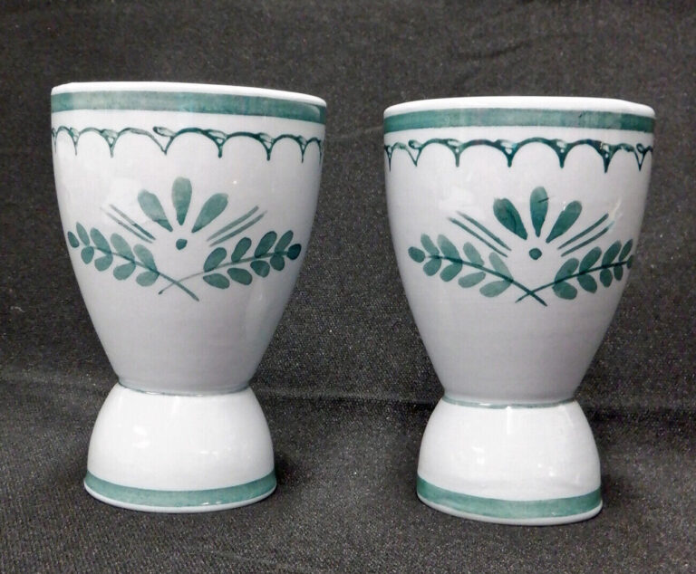 Read more about the article ARABIA DOUBLE EGG CUPS   Finland Set of 2   GREEN THISTLE     1964 – 71     4″ H