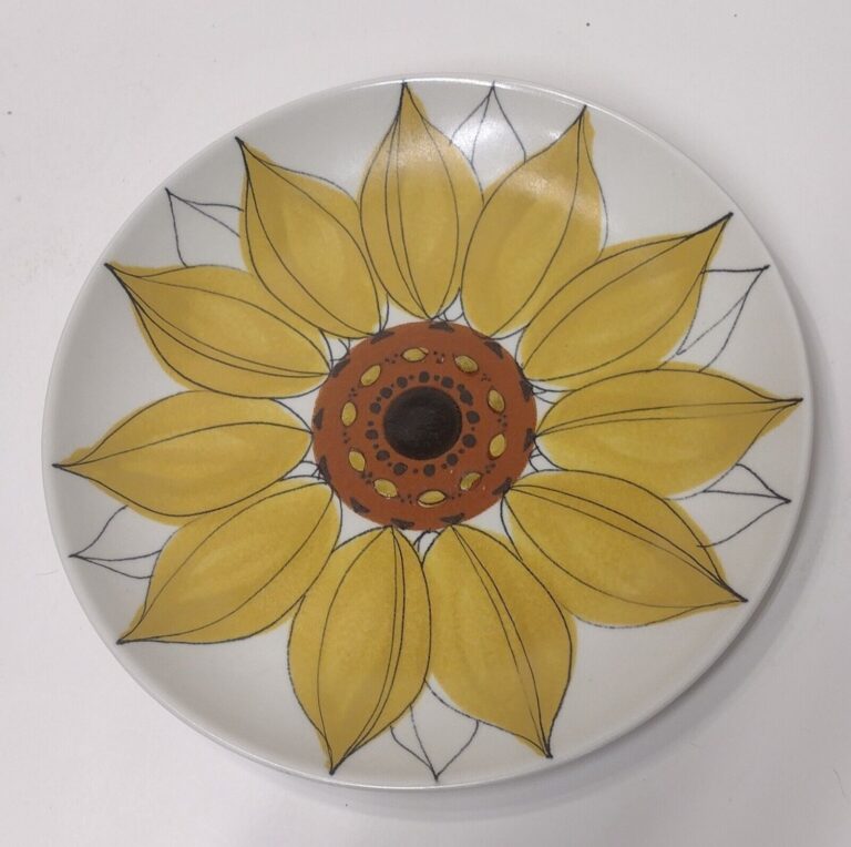Read more about the article Arabia Finland 12+” Large Serving Platter Sun Rose Sunflower Hilkka Liisa Ahola