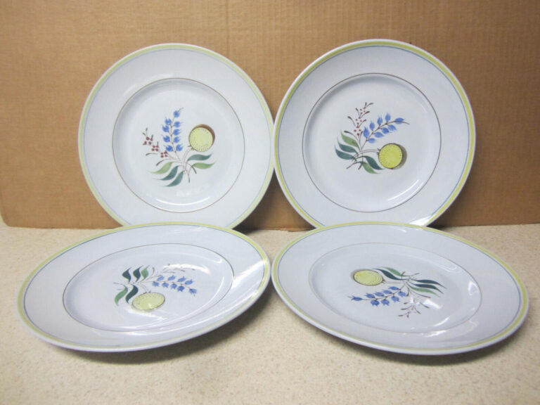 Read more about the article LOT OF 4 ARABIA FINLAND 10 1/2 ” DINNER PLATE WINDFLOWER HANDPAINTED