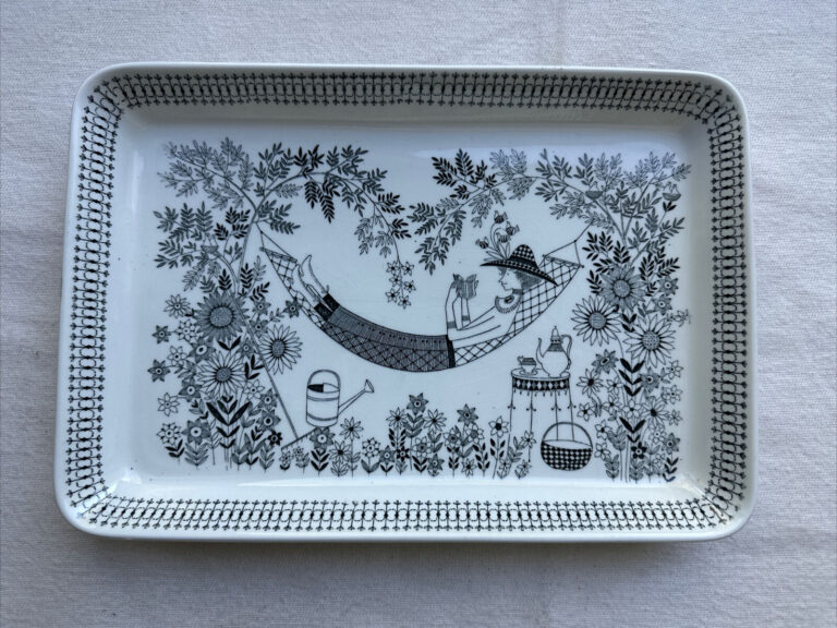 Read more about the article Arabia Of Finland “Emilia” Rectangular Platter Tray