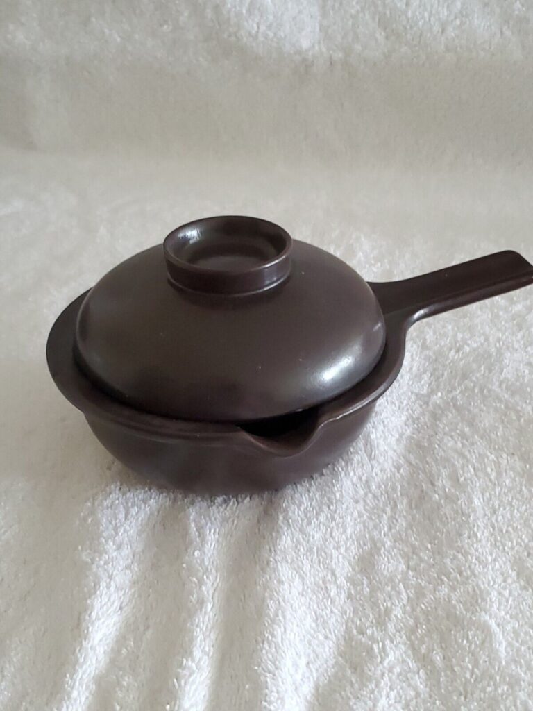 Read more about the article Vintage Arabia Finland Liekki Ulla Procope Spout Gravy Sauce Boat  Handle – Lid