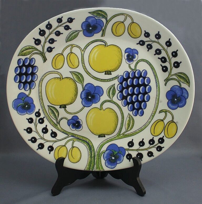 Read more about the article Arabia Paratiisi Birger Kaipiainen Blue Yellow White Oval Platter Finland