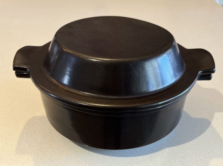 Read more about the article Arabia Finland LIEKKI Flameproof Covered Casserole Dish  Ulla Procope