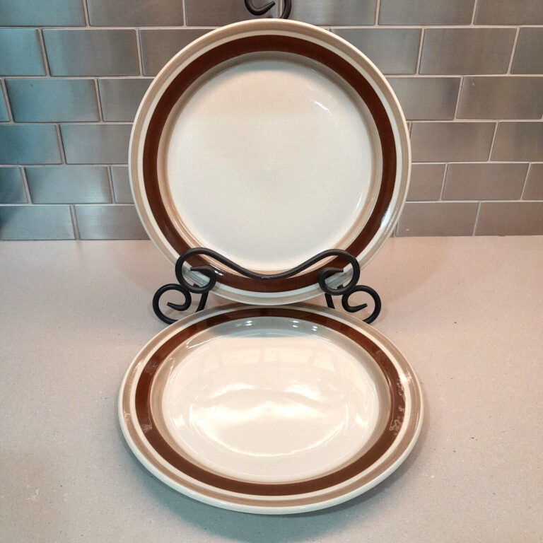 Read more about the article Arabia Finland Pirtti Luncheon Plates 9.5″ Brown Stripe Stoneware Lot of 2