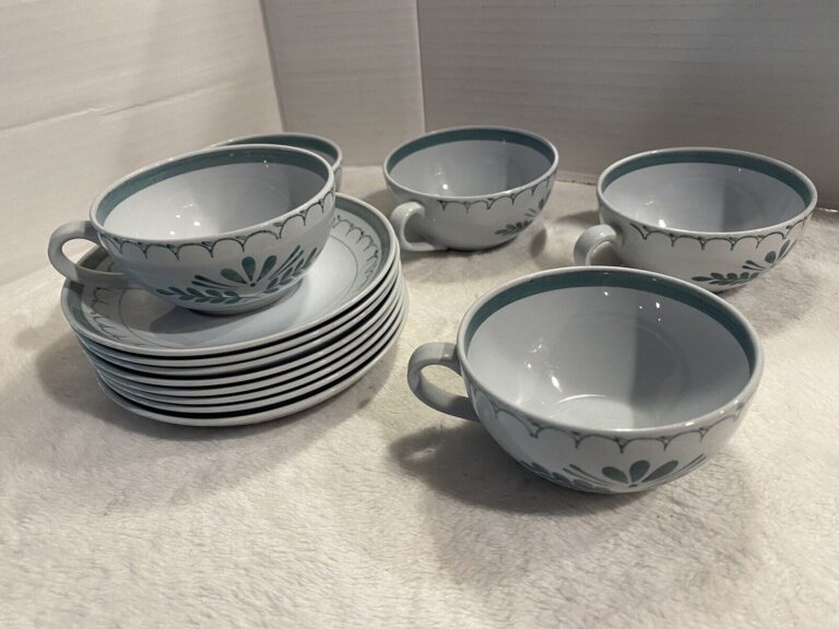 Read more about the article 5 ARABIA FINLAND GREEN THISTLE HAND PAINTED CUPS AND 8 SAUCERS