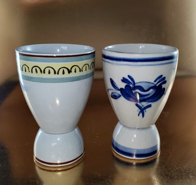 Read more about the article Pair of Double EGG CUPS by Arabia of Finland  BLUE ROSE and CROWN BAND Signed