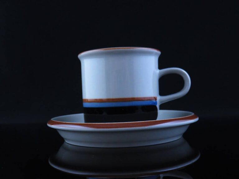 Read more about the article Arabia Taika Coffee Cup Saucer Inkeri Seppala Medium Size Ulla Procope Back