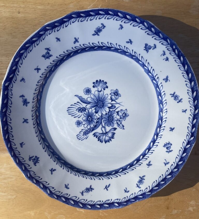 Read more about the article Arabia Finland Blue and White Dinner Plates Finn Flower 10 ¼” Set Of 2