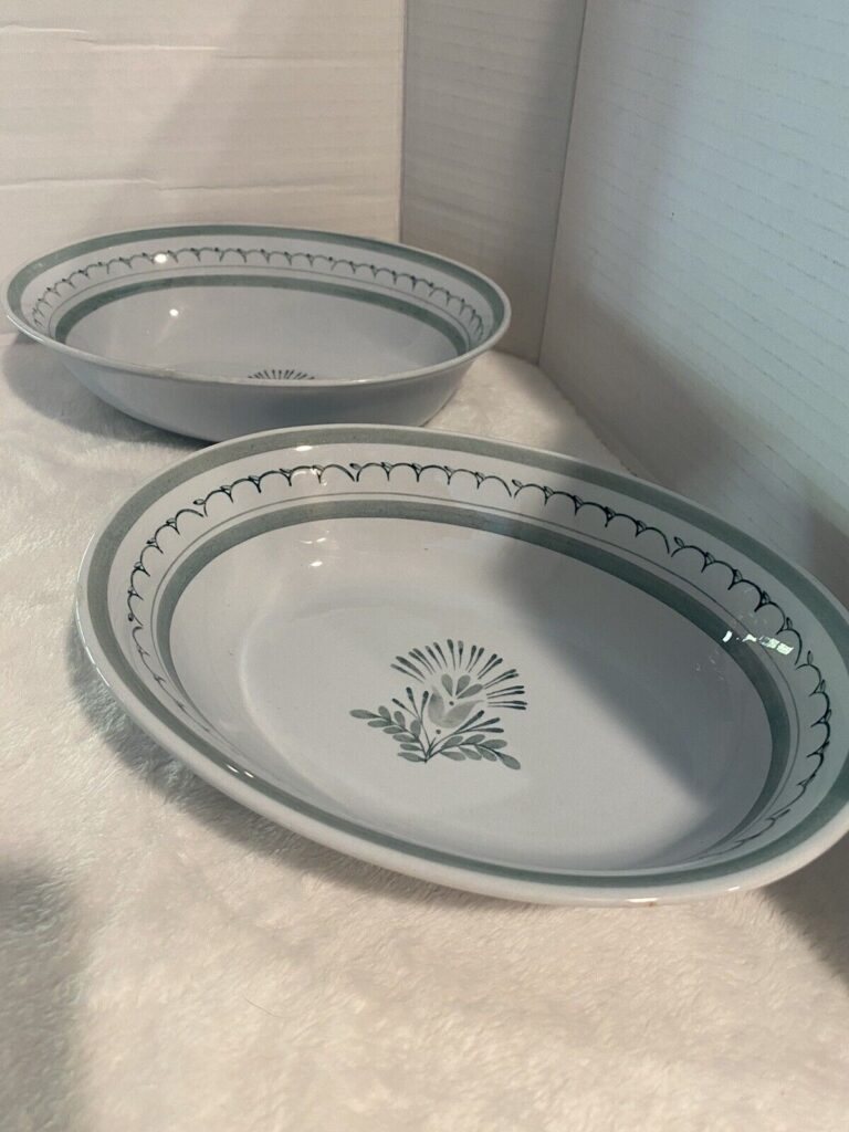 Read more about the article Two Vintage ARABIA Of FINLAND Green Thistle 9 1/8 Oval Vegetable Serving Bowls