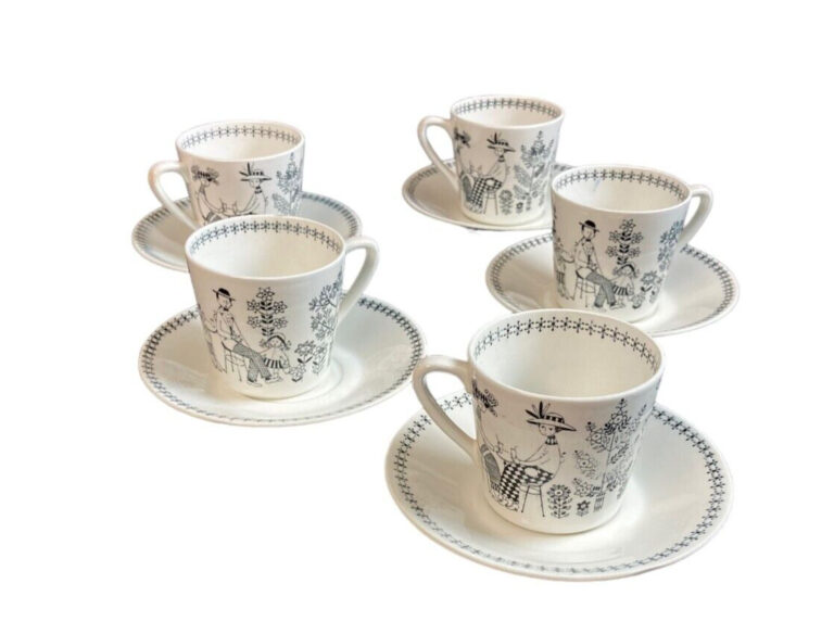 Read more about the article Vintage ARABIA Finland EMILIA Cups and Saucers  Raija Uosikkinen Set of 5