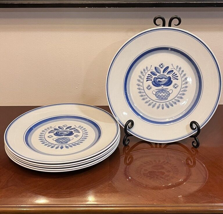 Read more about the article Vintage Arabia Finland Blue Rose Dinner Plates 10 1/2″ Set Of 6 Hand Painted