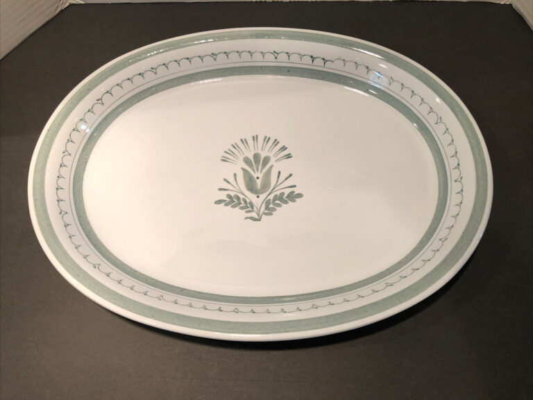 Read more about the article Vtg Arabia Finland Green Thistle Lg Oval Platter Handpainted 14.5 In/ 36cm MCM
