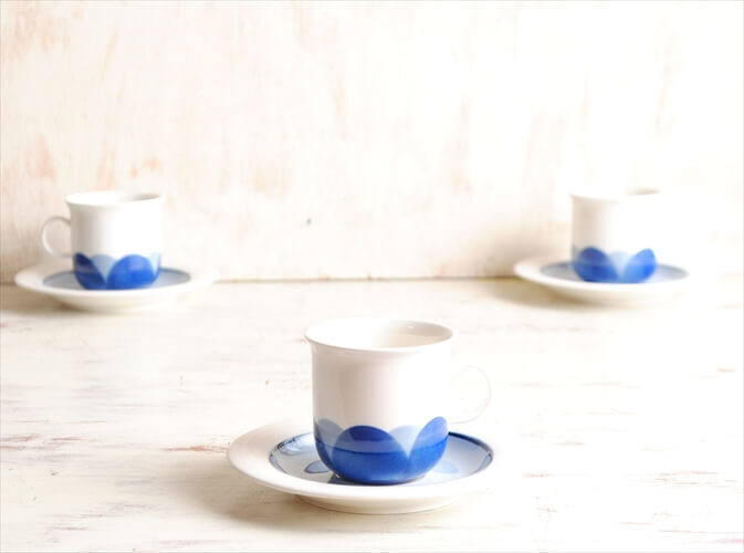 Read more about the article Arabia Pudas Arctica Demitasse Cup Saucer Scandinavian Tableware Finland Pottery