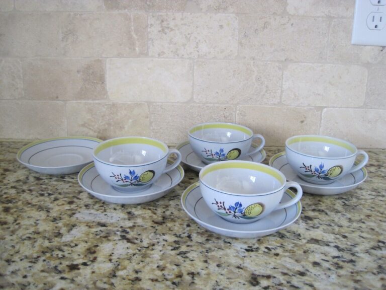 Read more about the article SUOMI Arabia Wind Flower Finland Cup And Saucer Set 4 Cups 6 Saucers EUC