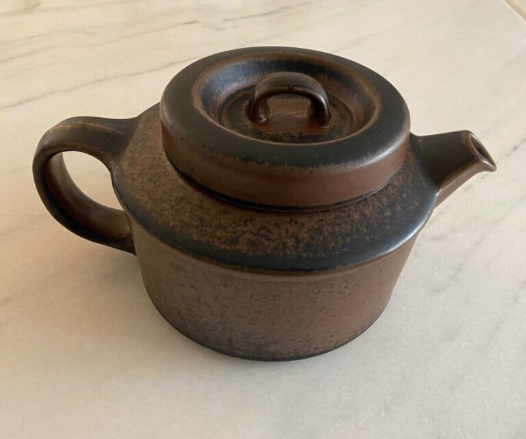 Read more about the article Arabia Ruska Teapot with lid and strainer