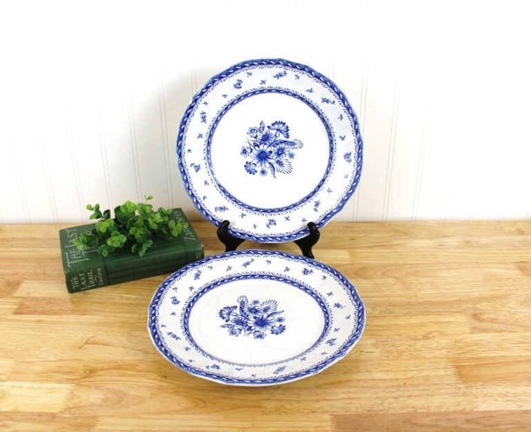 Read more about the article 2 Arabia 10” Finn Flower Blue and White Dinner Plates | Finland Plates | E951