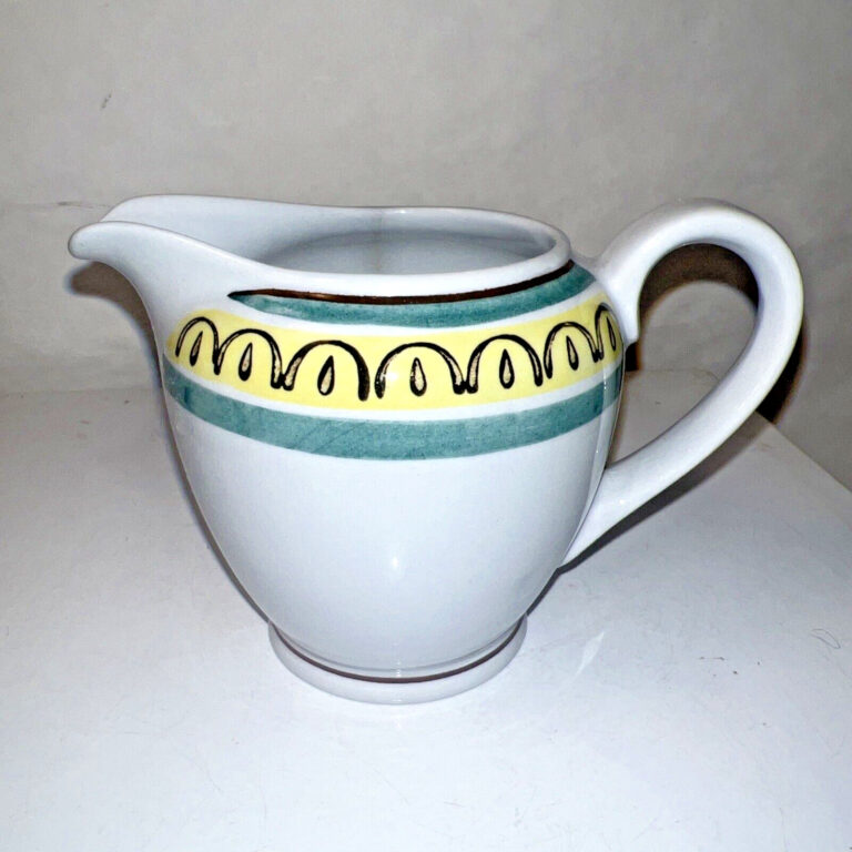 Read more about the article Arabia Finland Crown Band Pattern Creamer Finland vintage mid century modern