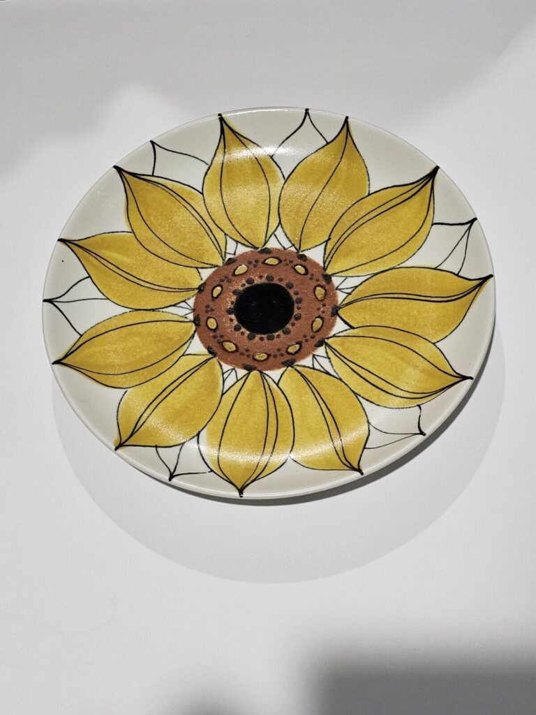Read more about the article Finland Arabia Sun Rose Sunflower 9 1/4” MID CENTURY MODERN Plate 9 AVAILABLE