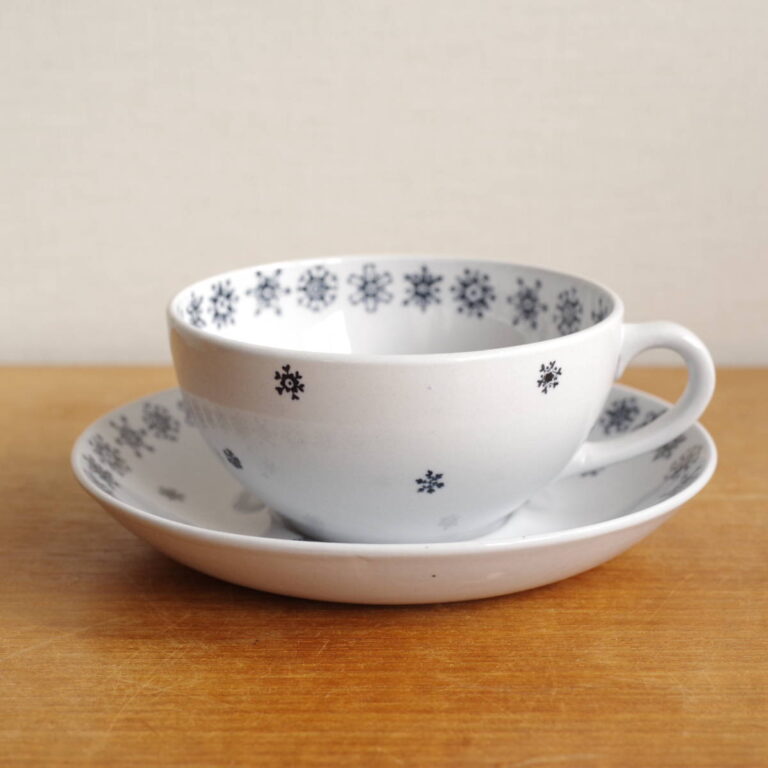 Read more about the article Vintage Arabic Snowflake Tea Cup Saucer Arabia