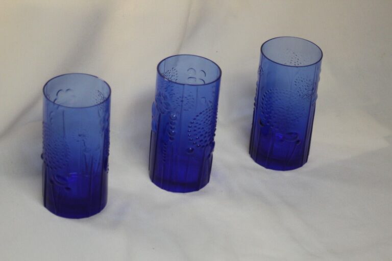 Read more about the article (3) IITTALA  ARABIA FINLAND FLORA Blue Drink Glasses OIVA TOIKKA DESIGN