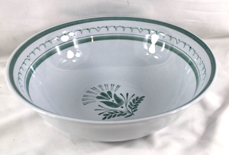 Read more about the article Arabia Finland Green Thistle Round Pasta Serving Bowl