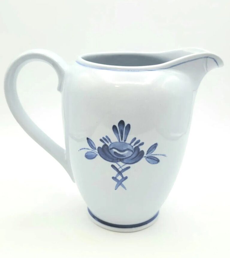 Read more about the article Vintage Arabia Finland Blue Rose Pitcher Hand Painted Blue Flower 36 oz MCM