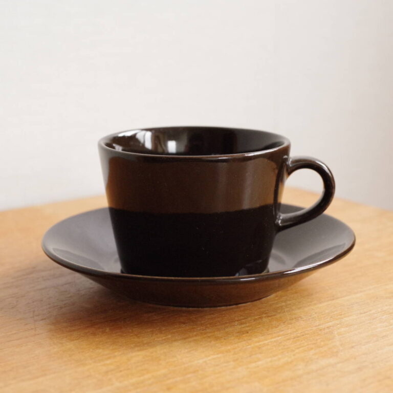 Read more about the article Vintage Arabia Kilta Black Teema Cup Saucer
