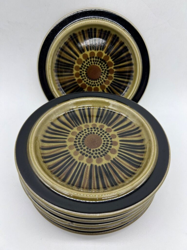 Read more about the article Set of 6 Arabia Kosmos 6″ Rimmed Bread Plate Black Brown Green Striped Finland