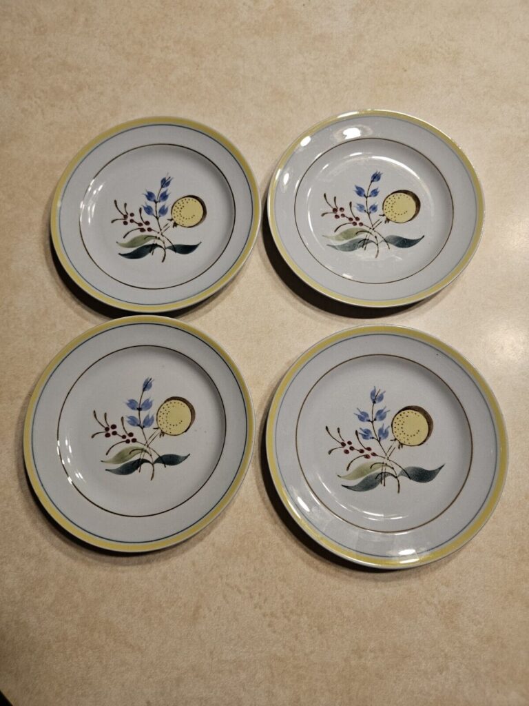 Read more about the article Vintage Arabia Finland WINDFLOWER 5.75″ Bread and Butter Appetizer Plates – Set 4