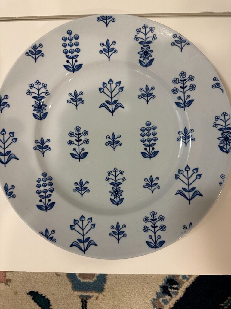 Read more about the article Arabia Finland Tapestry Blue Dinner Plate 10 1/2 inch diameter
