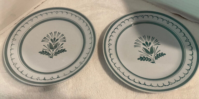 Read more about the article 2 Set Vintage Arabia of Finland Green Thistle Salad Plates 7 5/8 Inch Small Chip