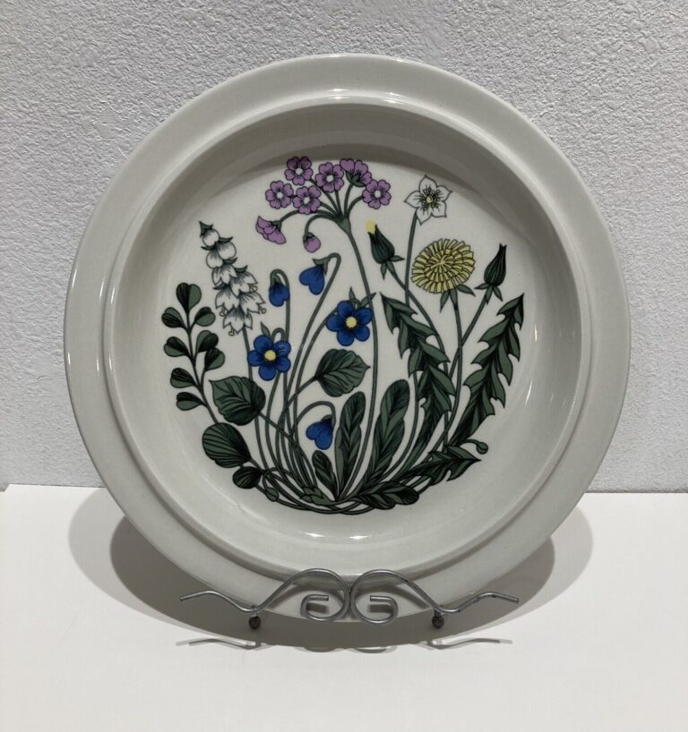 Read more about the article Vintage Arabia “Finland”Flora Service Platter EUC  Dinner party Holidays