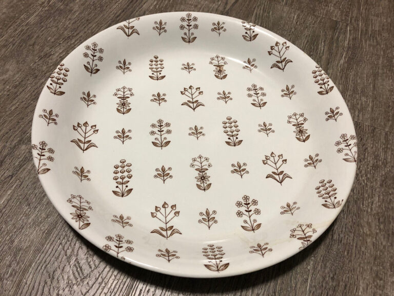 Read more about the article Vintage Arabia of Finland “Tapestry” Brown  X Large Plate  Serving Plate  EUC