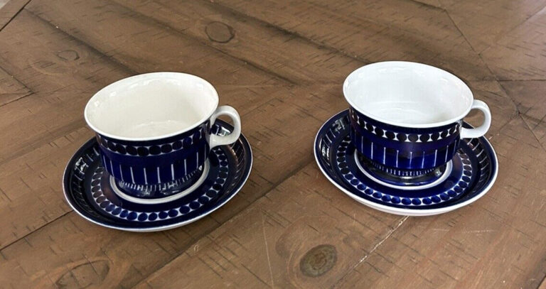 Read more about the article Set of 2 Arabia Finland Valencia Blue Ulla Procope Cups and Saucers – EXC