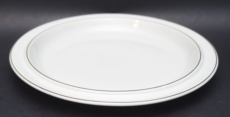 Read more about the article VINTAGE ARABIA FINLAND FENNICA 13-1/8″ RIMMED CHOP PLATE PLATTER #4