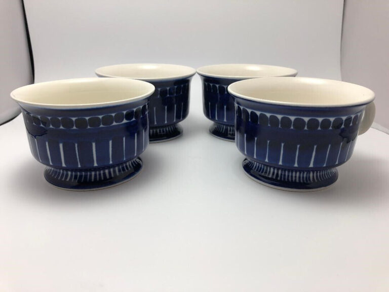 Read more about the article Arabia Finland Valencia Footed Coffee Tea Cups Vintage Blue and White Set of 4