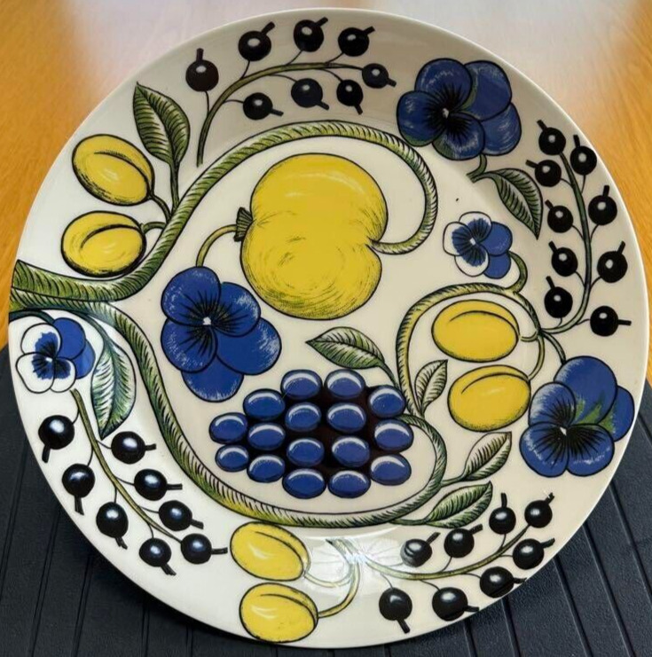 Read more about the article Unused ARABIA Dish plate White Blue Yellow Paratiisi without box