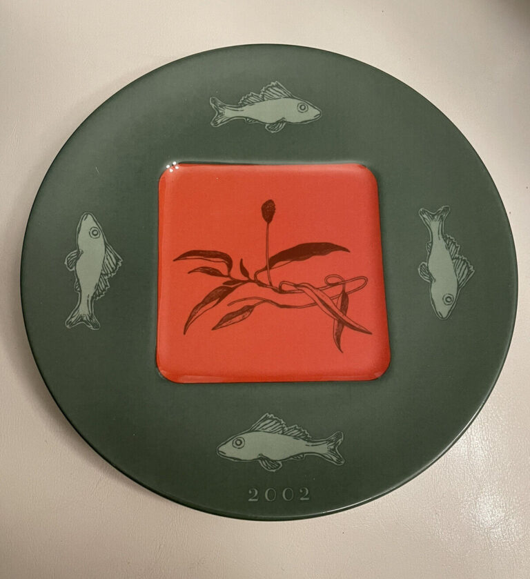 Read more about the article 2002 Arabia Finland Flora and Fauna Collector Plate