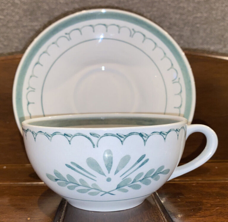 Read more about the article GREEN THISTLE ARABIA Cup and Saucer. Green and Gray Made in Finland. Handpainted EUC