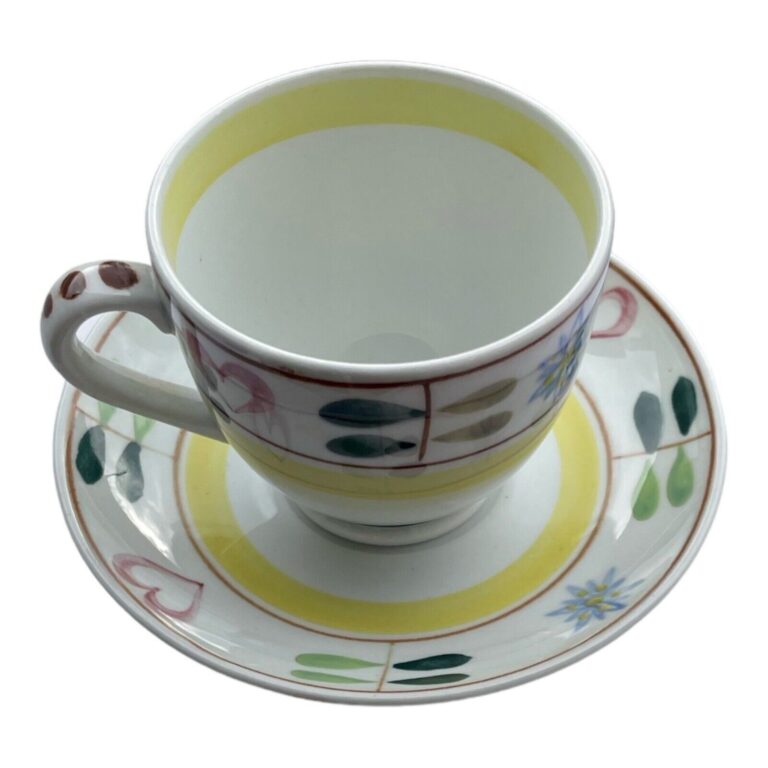 Read more about the article Vintage Arabia Of Finland PIRTTI Demitasse Teacup and Saucer Yellow Hearts Flowers