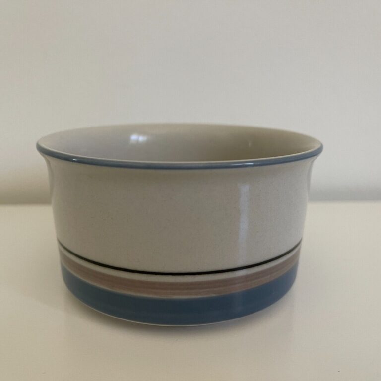 Read more about the article ARABIA FINLAND UHTUA 10cm Bowl Ramekin Designed by ULLA PROCOPE