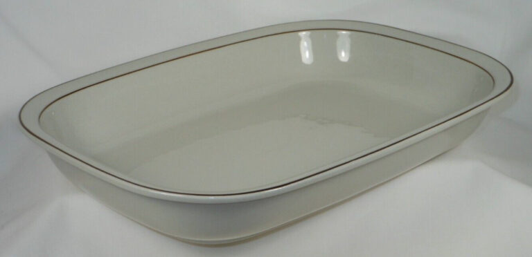 Read more about the article ARABIA FINDLAND Fennica heavy oval vegetable bowl. net weight 3.5lb #nC801-3GE38