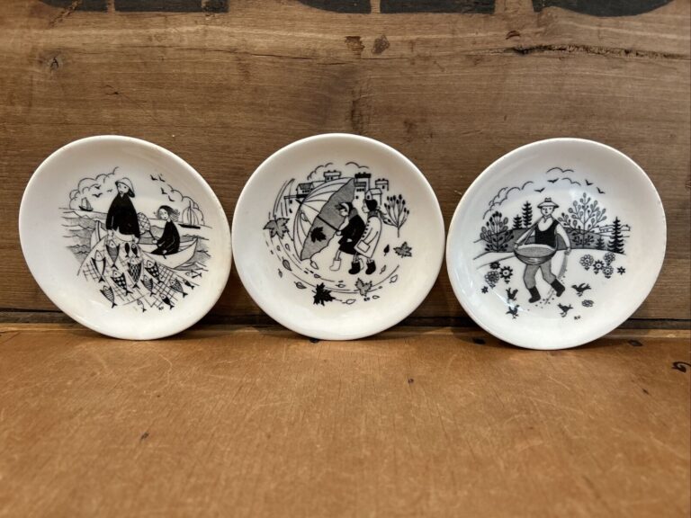 Read more about the article Lot of 3 Vintage Arabia Tiny Hanging Emilia Plates Raija Uosikkinen Black White